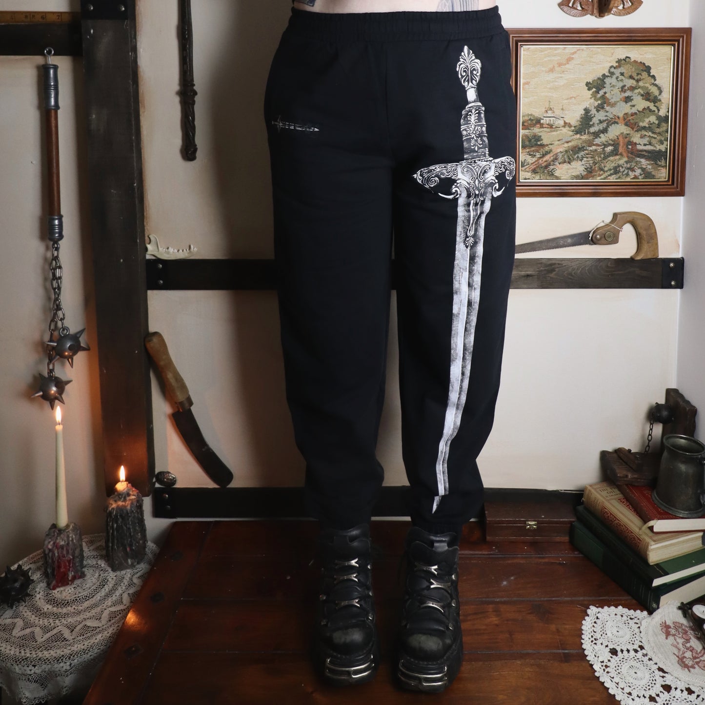 ✶ Pantalones deportivos con espada ✶ Hechos a pedido - 4 semanas de espera ✶