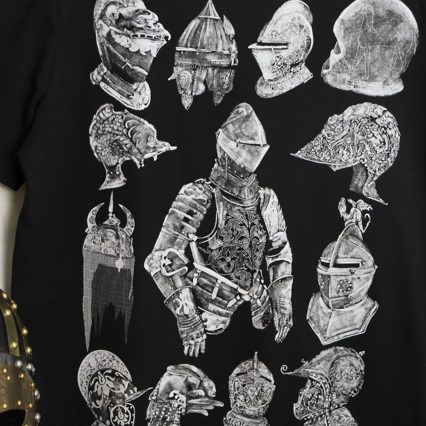 ✶ Camiseta con casco ✶