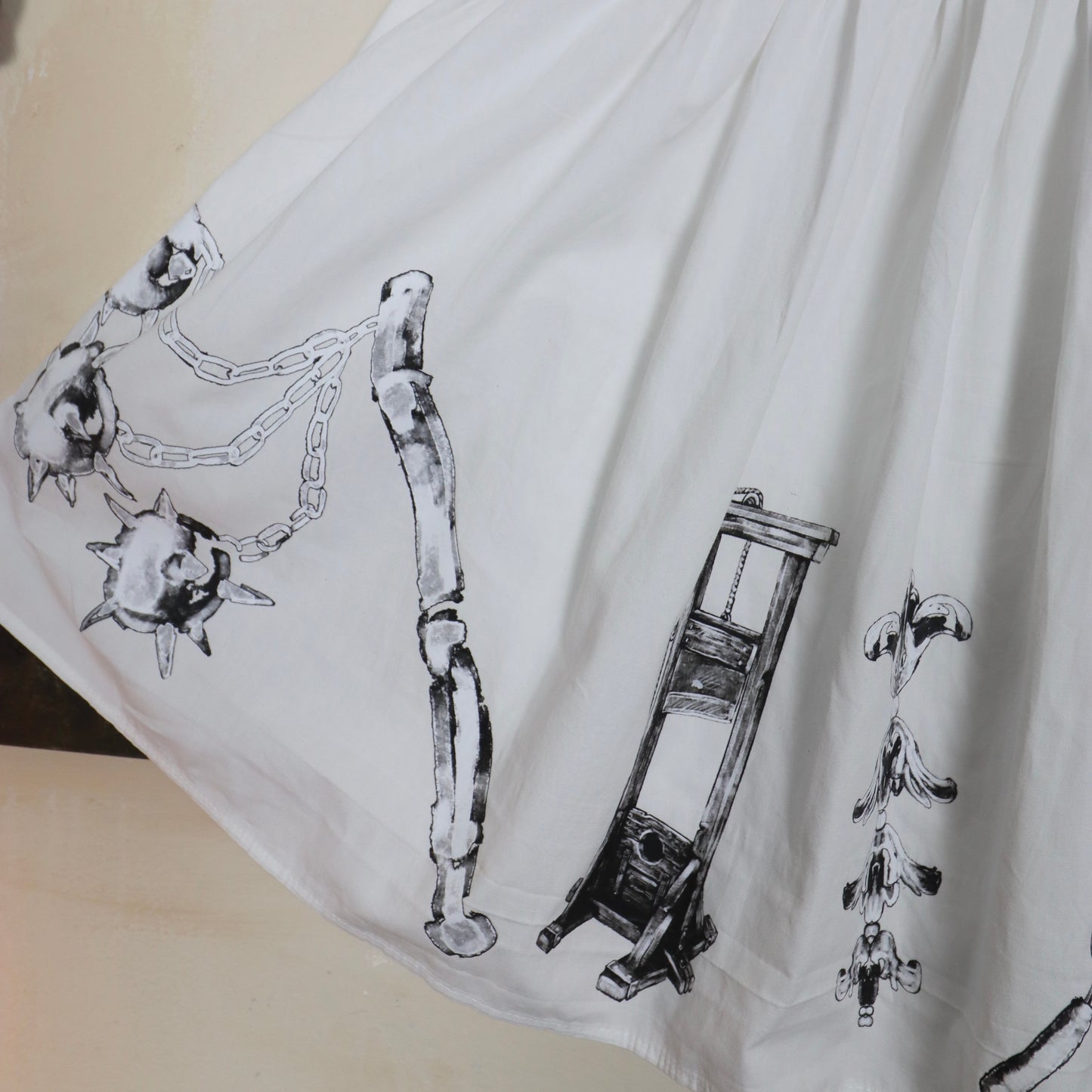 White medieval print dress ✶ Size UK 10 / US 6 / EU 38