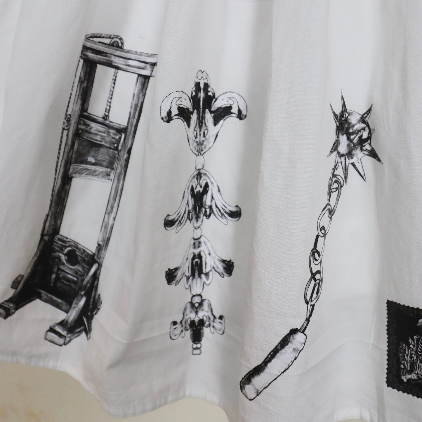 White medieval print dress ✶ Size UK 10 / US 6 / EU 38