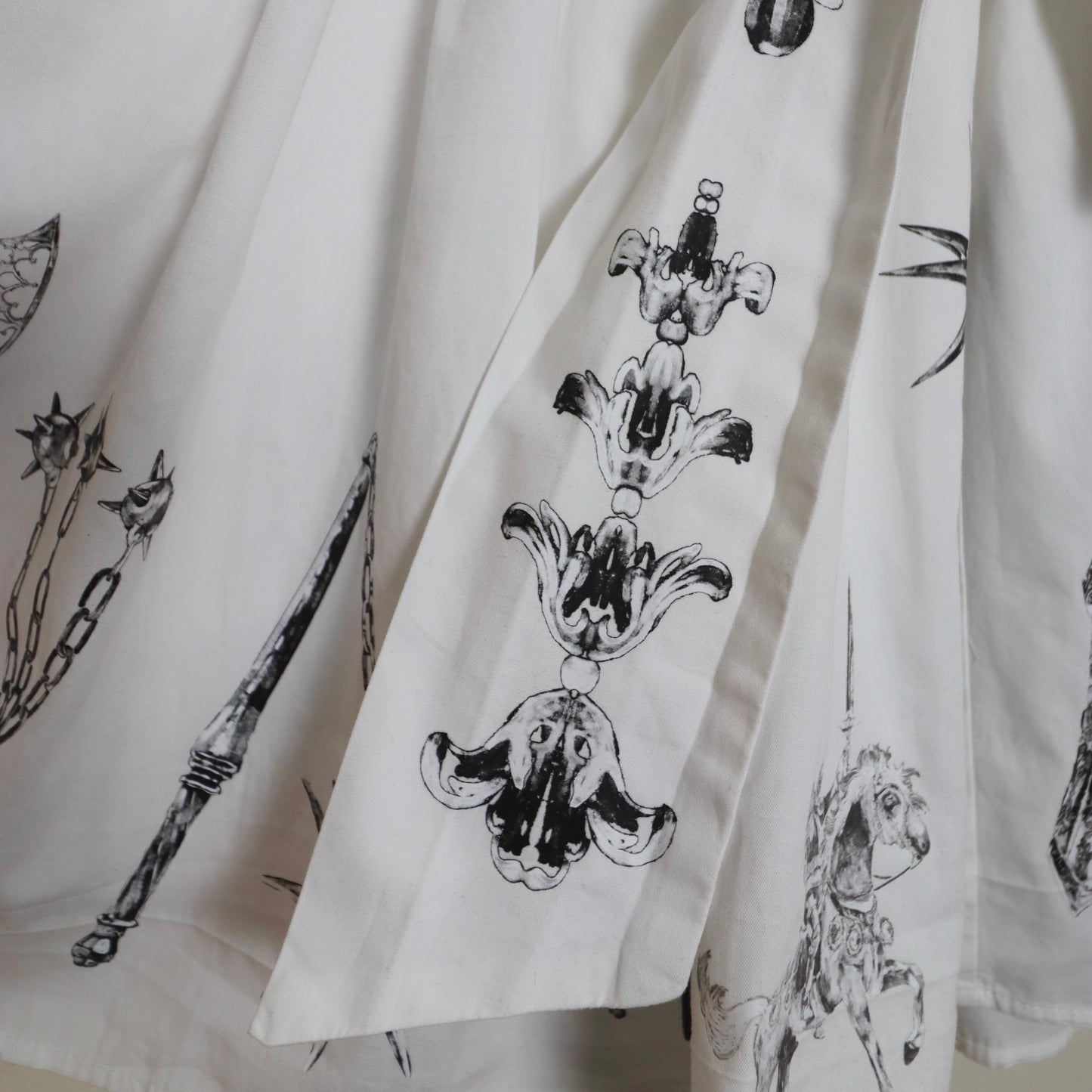 White medieval print dress ✶ Size UK 10 / US 6 / EU 38
