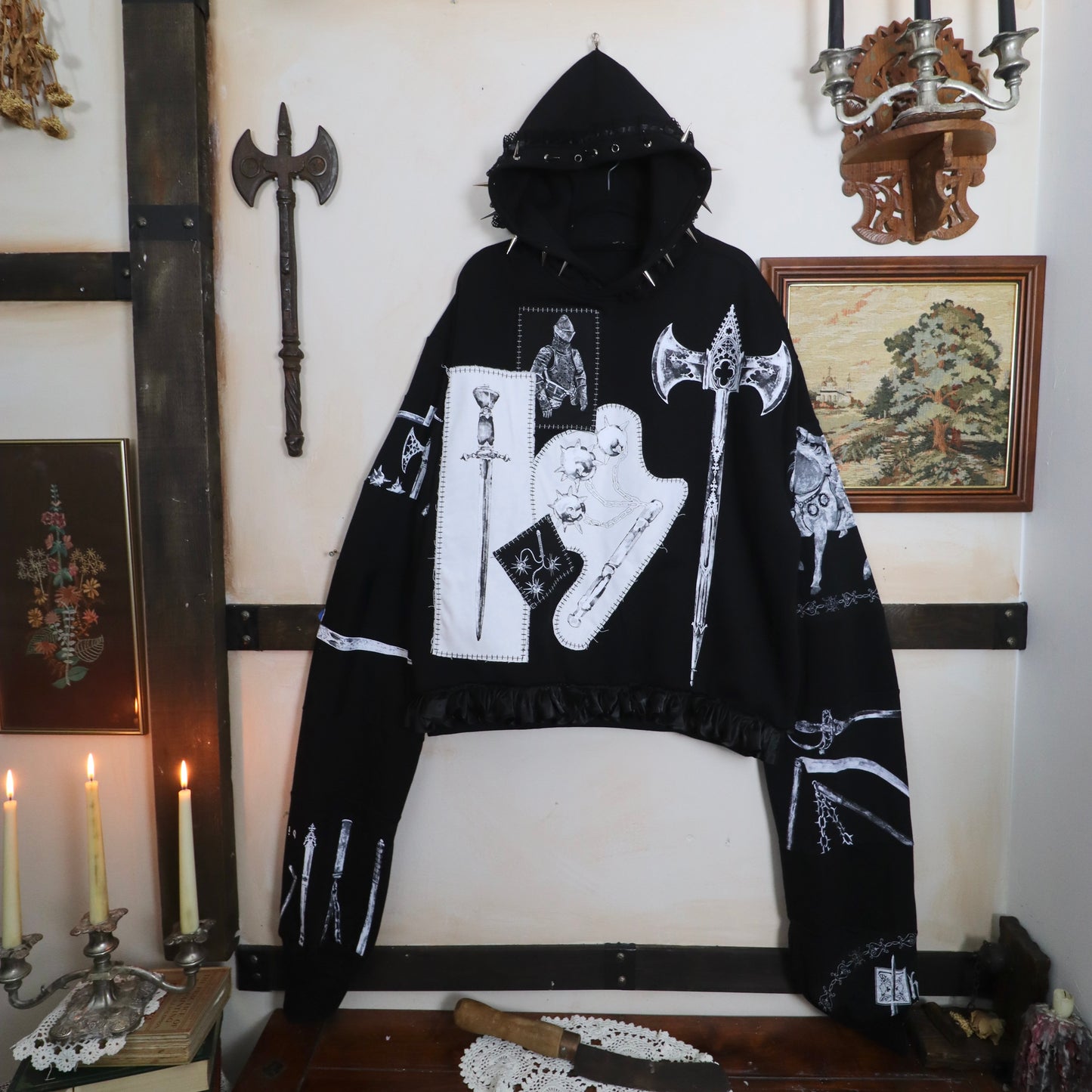 Medieval patched hoodie with elongated sleeves ✶ Size XL