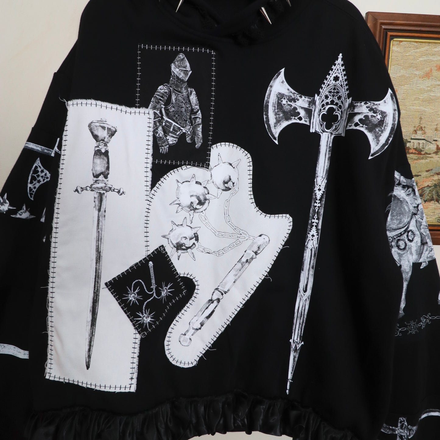 Medieval patched hoodie with elongated sleeves ✶ Size XL