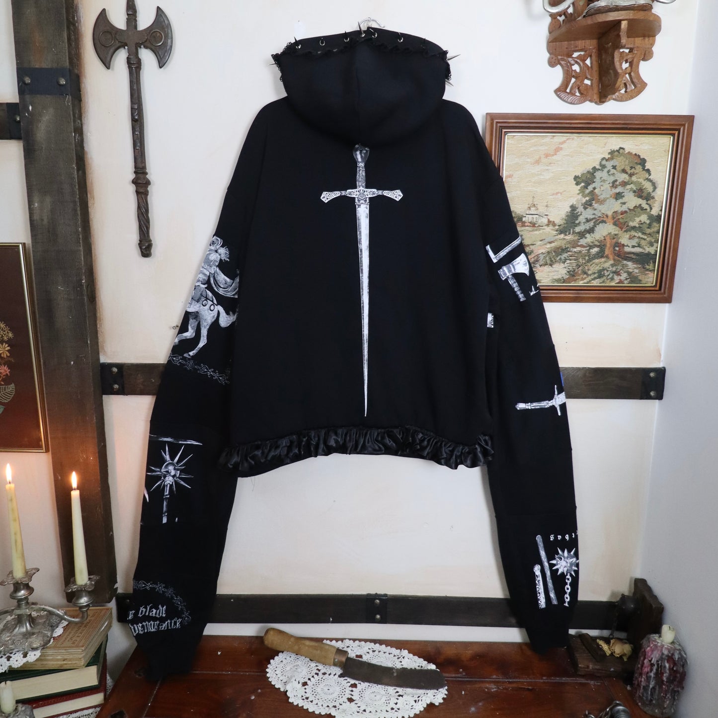 Medieval patched hoodie with elongated sleeves ✶ Size XL