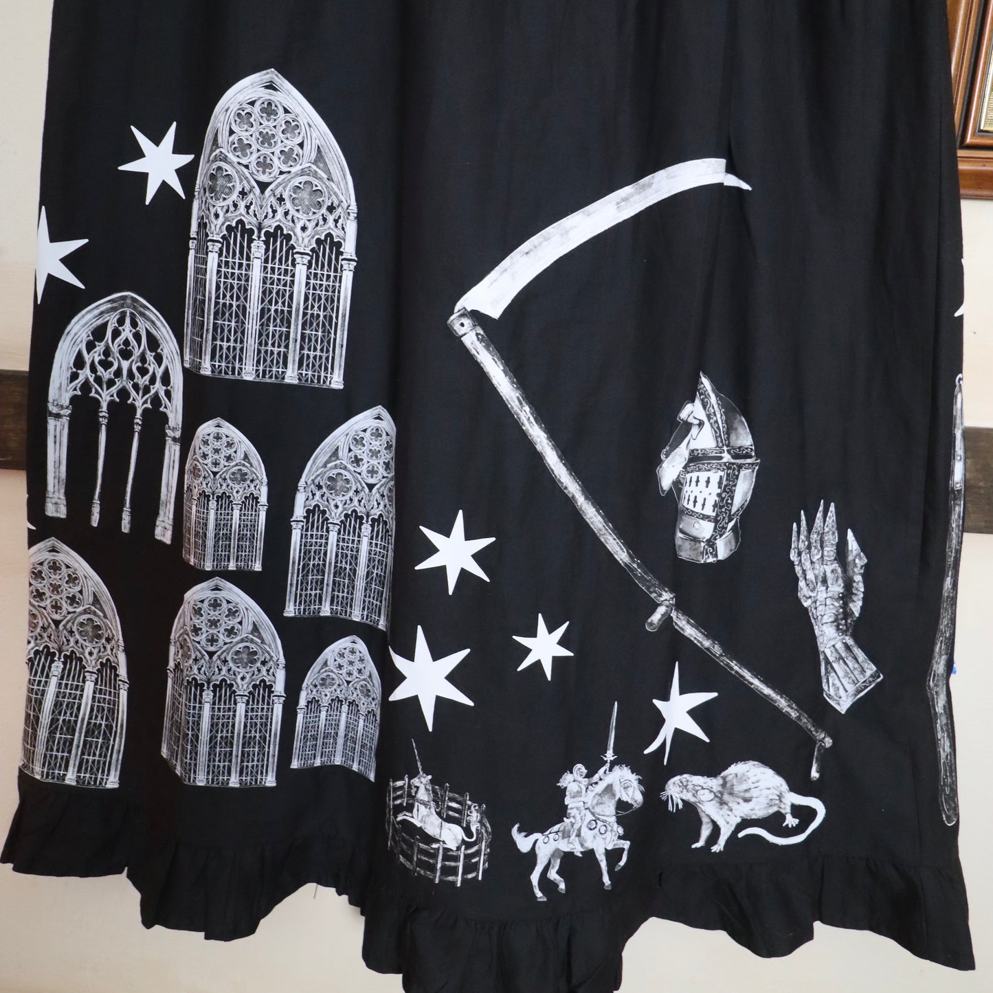 Medieval print maxi dress ✶ Size UK8/ US4/ EU36