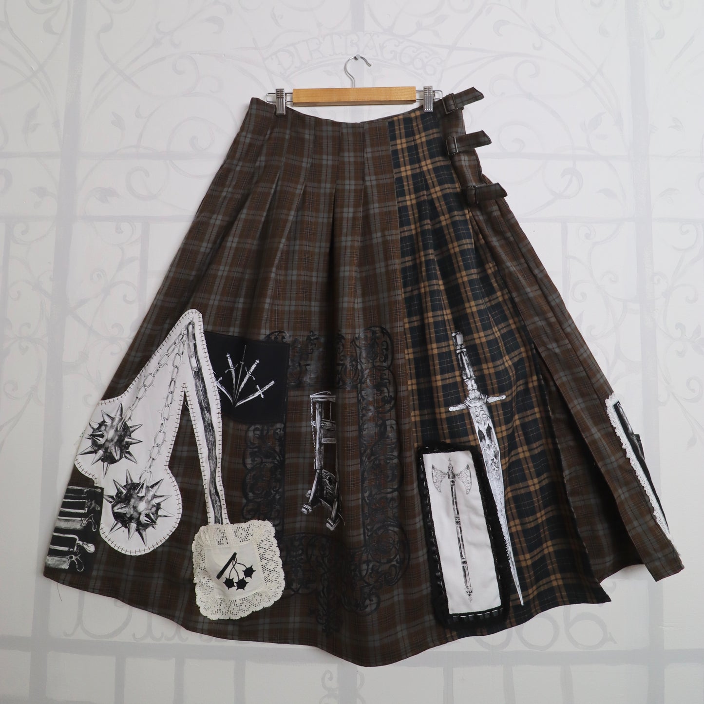 ✶ 1/1 weaponry skirt ✶ XL / UK14 / US10 / EU42