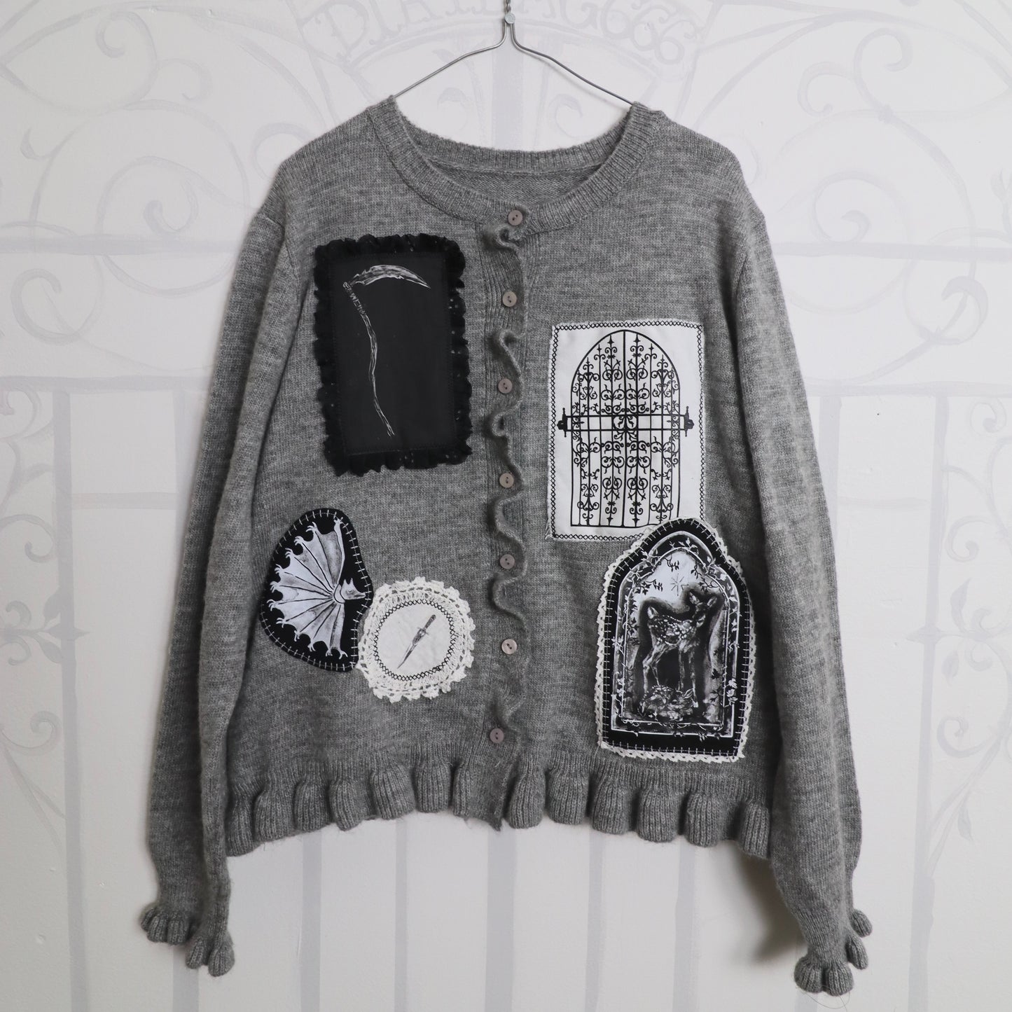 ✶ Medieval patched cardigan ✶ XL / UK14 / US10 / EU42