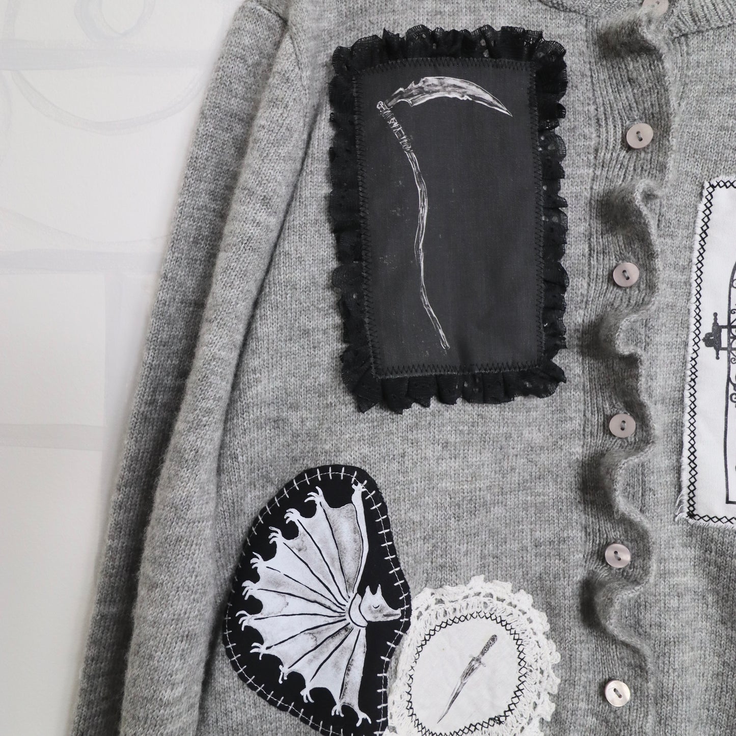 ✶ Medieval patched cardigan ✶ XL / UK14 / US10 / EU42