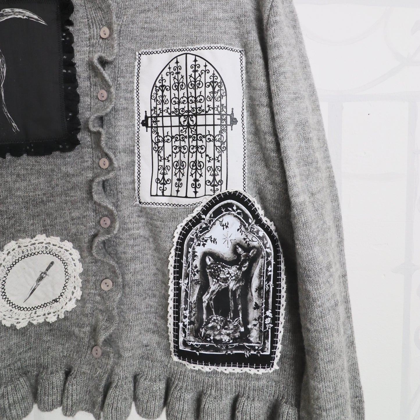 ✶ Medieval patched cardigan ✶ XL / UK14 / US10 / EU42