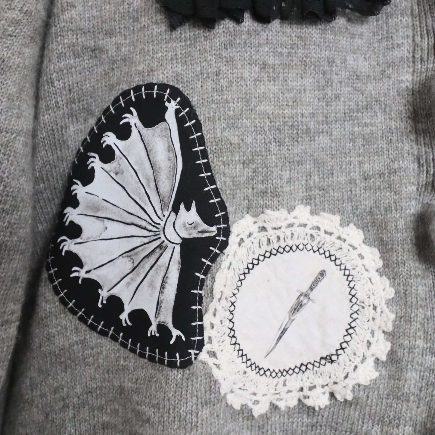 ✶ Medieval patched cardigan ✶ XL / UK14 / US10 / EU42