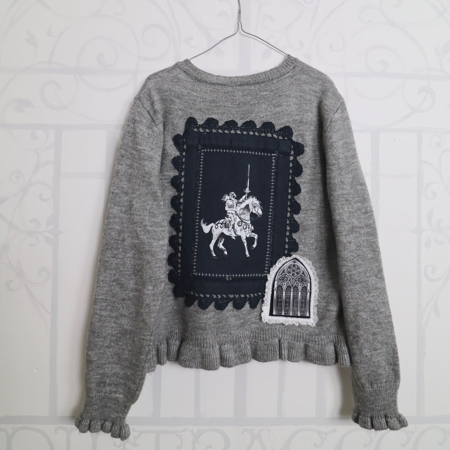 ✶ Medieval patched cardigan ✶ XL / UK14 / US10 / EU42