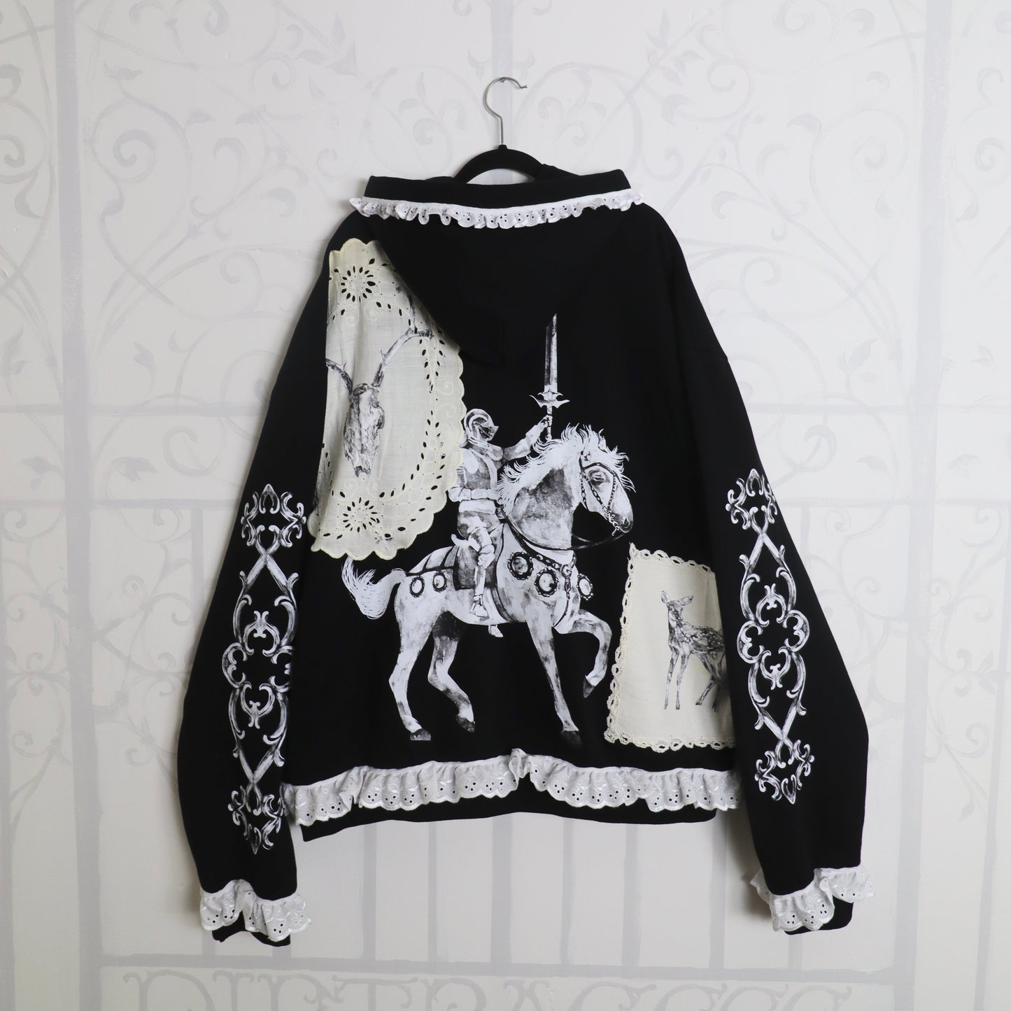 ✶ Medieval filagree hoodie ✶ Size 2XL