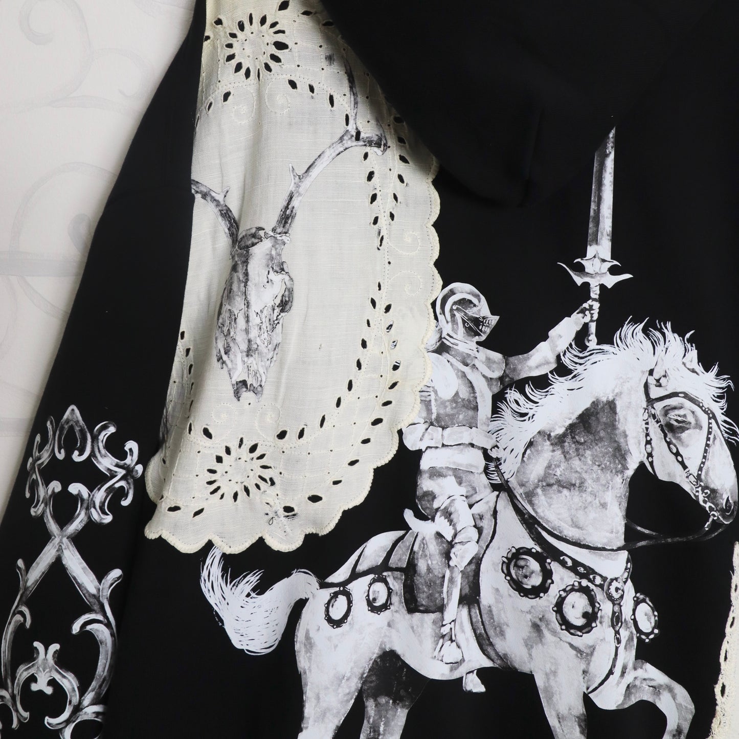 ✶ Medieval filagree hoodie ✶ Size 2XL