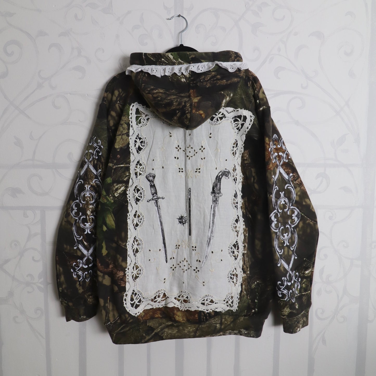 ✶Southern gothic hoodie ✶ Size M ✶