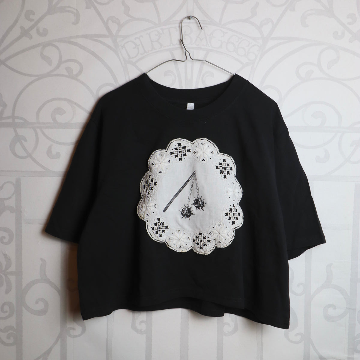 ✶Mystery weaponry Doily cropped t-shirt✶