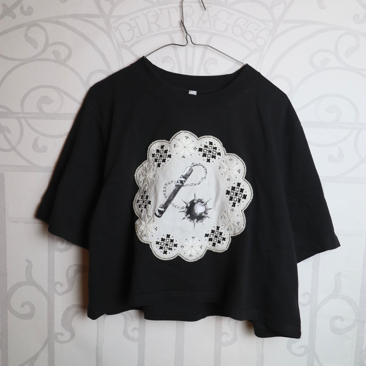 ✶Mystery weaponry Doily cropped t-shirt✶