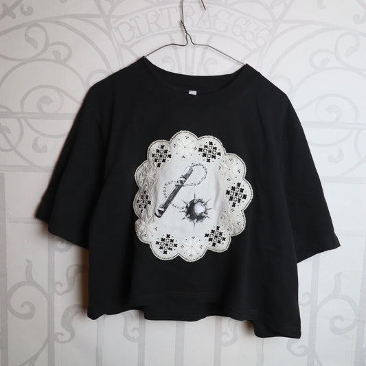 ✶Mystery weaponry Doily cropped t-shirt✶